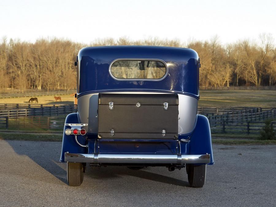  Pierce-Arrow Twelve Model 53 Touring Sedan 1932 года  (фото 6 из 6)
